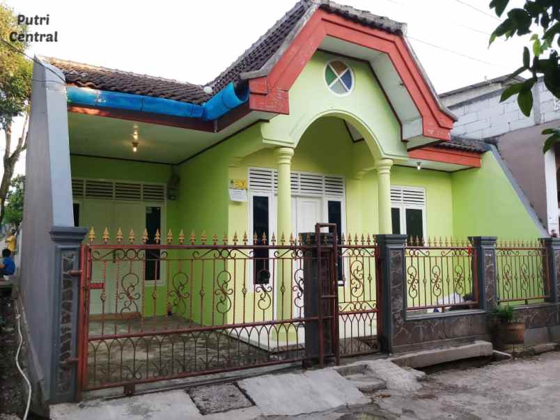 dijual rumah dalam komplek di griya yasa bojonggede