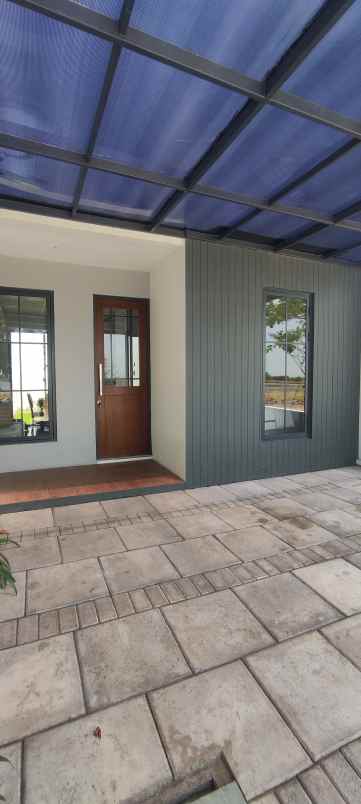 dijual rumah damarsi