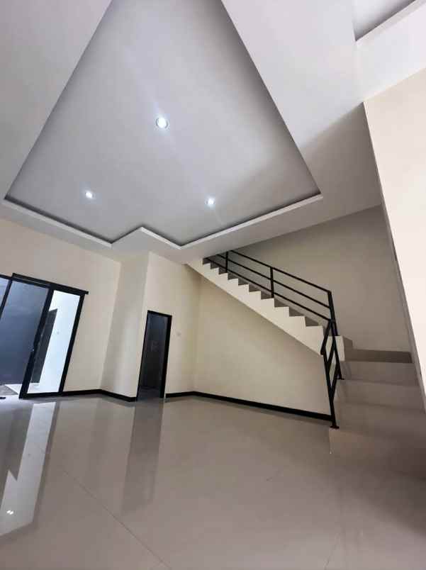 dijual rumah damo indah timur