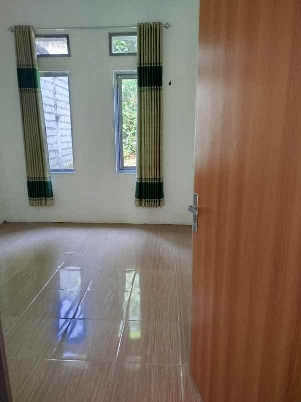 dijual rumah dan tanah di cisaga shm