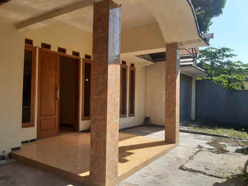 dijual rumah dekat kampus jember