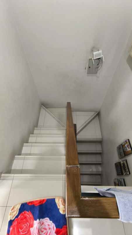 dijual rumah dekat mall di burgundy summarecon bekasi