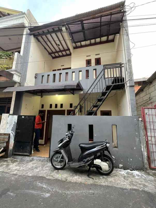 dijual rumah dekat pasar rawabelong