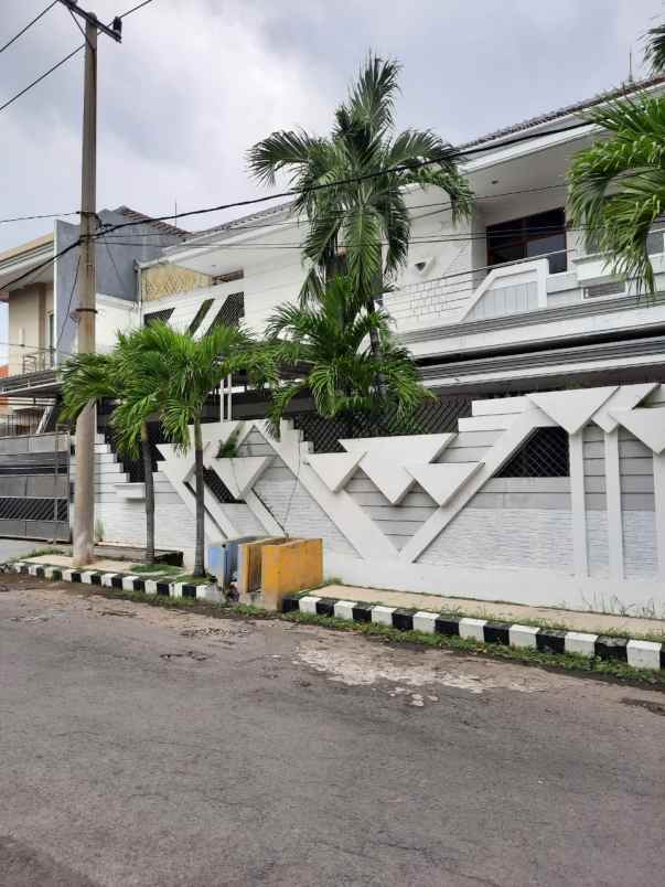 dijual rumah dharmahusada indah