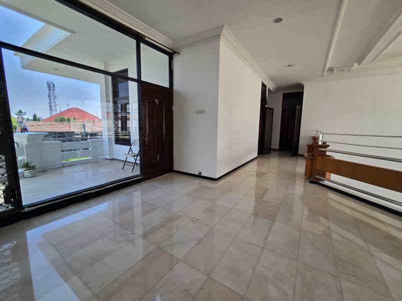dijual rumah dharmahusada indah