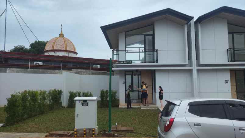 dijual rumah di cendana cove lippo karawaci tangerang