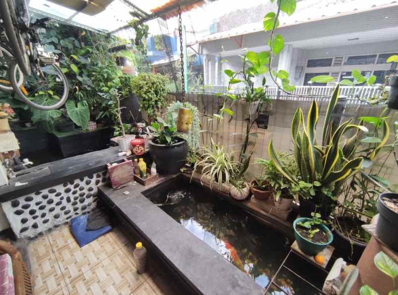 dijual rumah di komp logam margacinta bandung