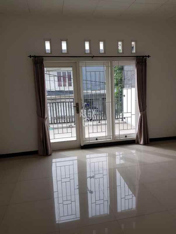 dijual rumah di taman alfa indah jakarta barat