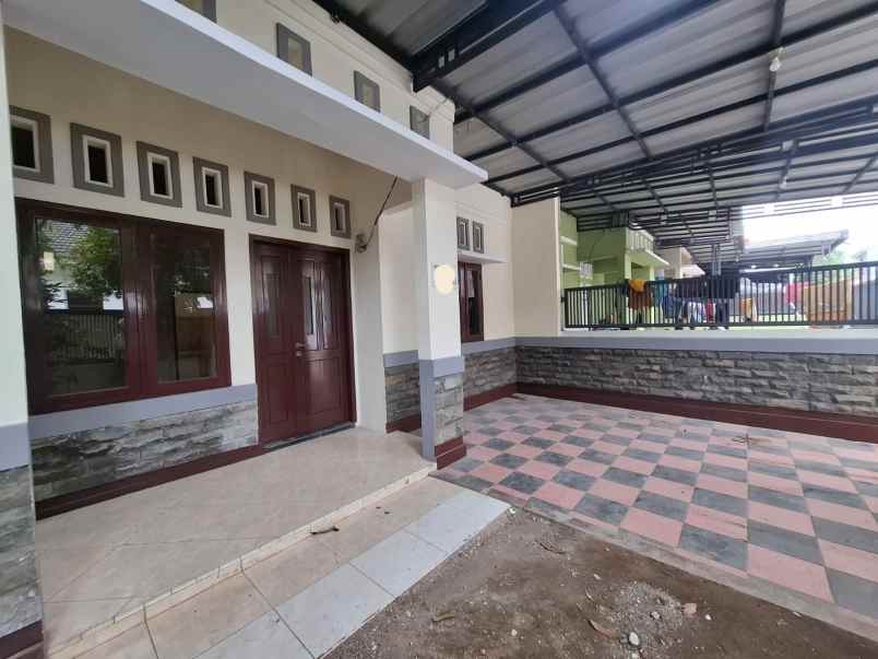 dijual rumah di taman kota ciperna