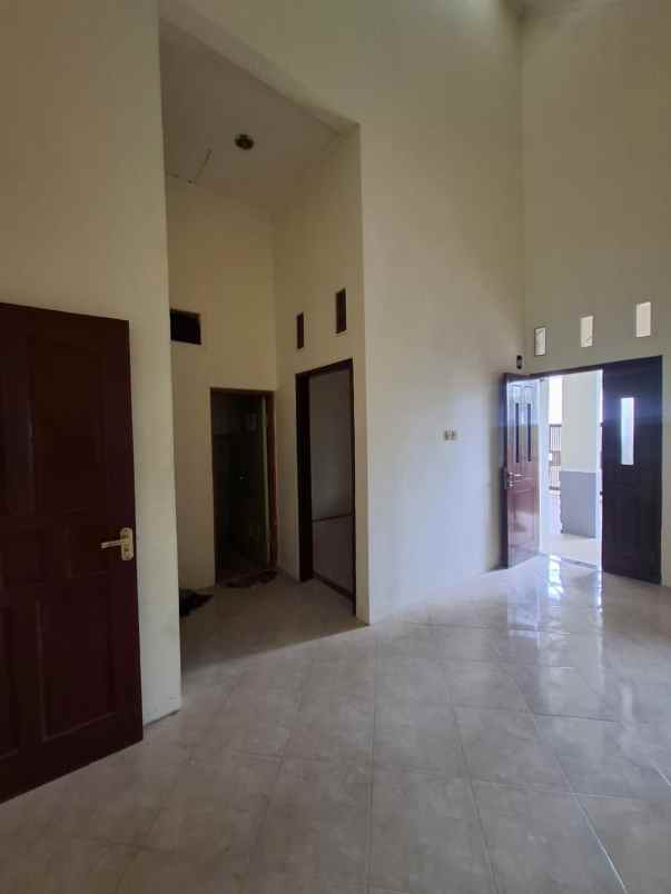 dijual rumah di taman kota ciperna