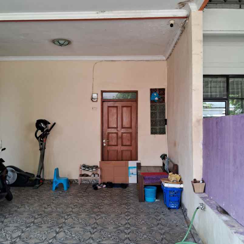 dijual rumah dianggrek loka graha raya