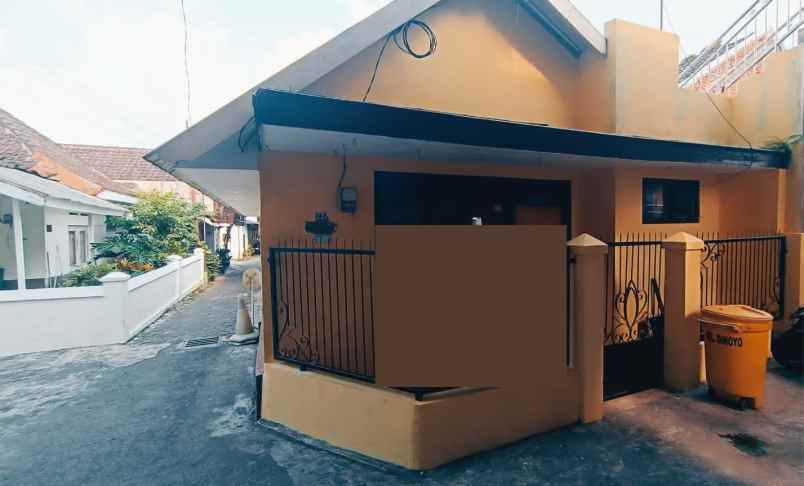 dijual rumah dinoyo