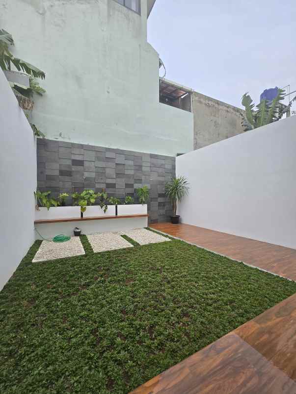 dijual rumah duren sawit jaktim