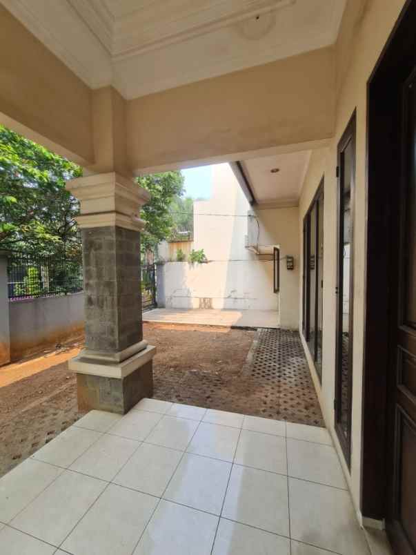 dijual rumah gedung hijau