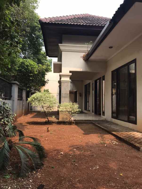 dijual rumah gedung hijau