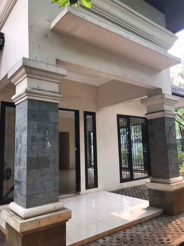 dijual rumah gedung hijau