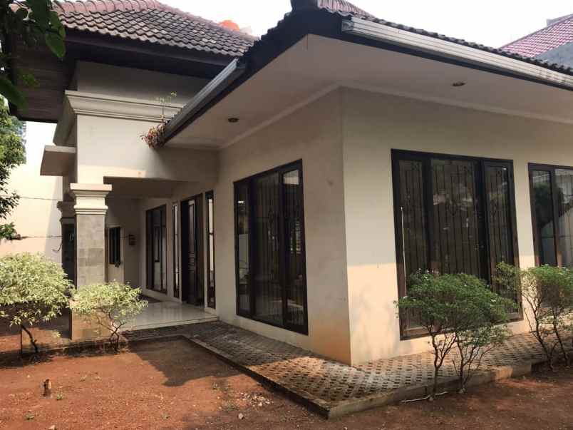 dijual rumah gedung hijau