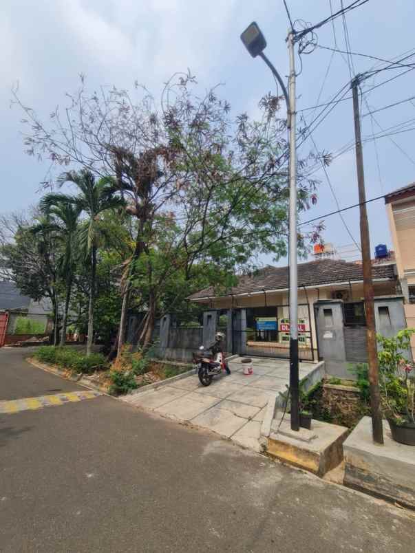 dijual rumah gedung hijau