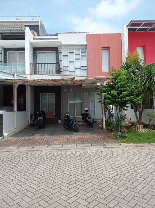 dijual rumah golf lake residence