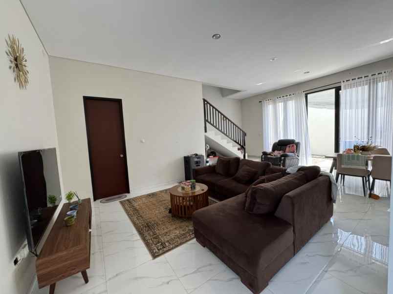 dijual rumah grand sharon residence