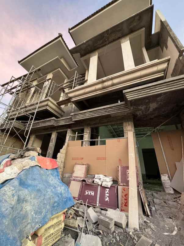 dijual rumah green lake wonorejo