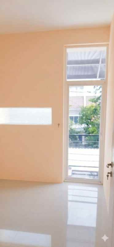 dijual rumah green lake wonorejo