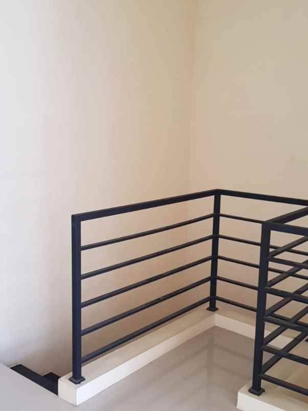 dijual rumah green lake wonorejo