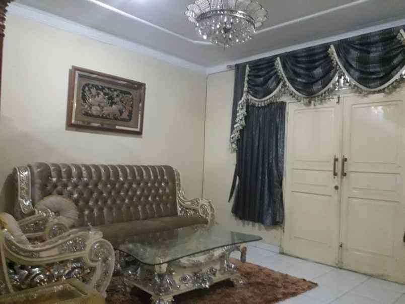 dijual rumah han00115