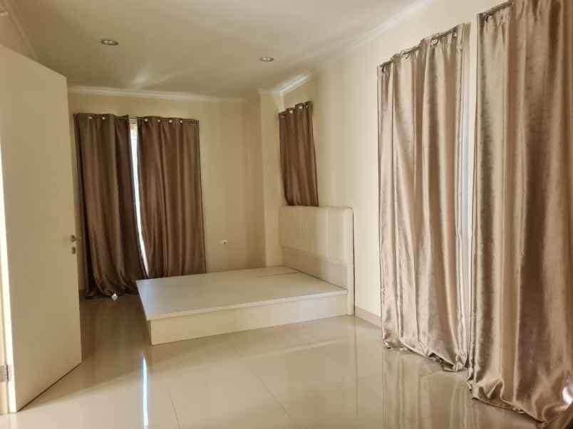 dijual rumah hook 2 lantai di thomson gading serpong