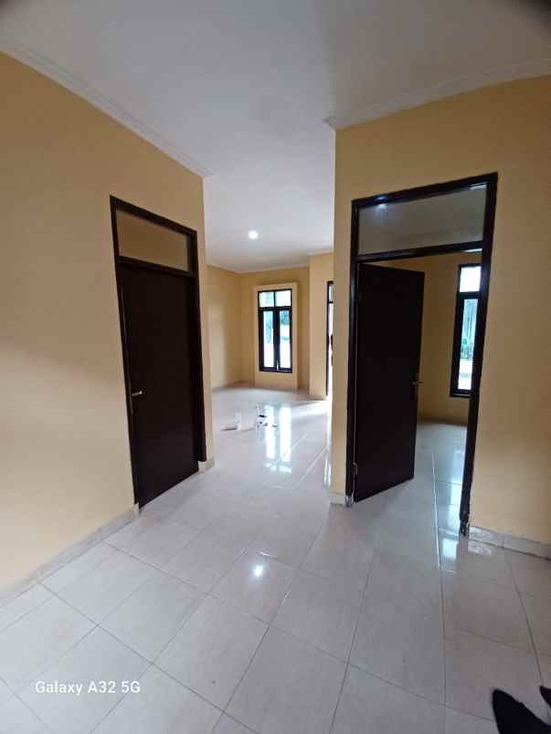 dijual rumah hook lt 173 51 shm utara permata medang