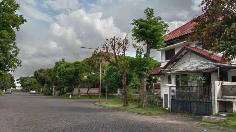 dijual rumah hook mewah di graha famili kota surabaya