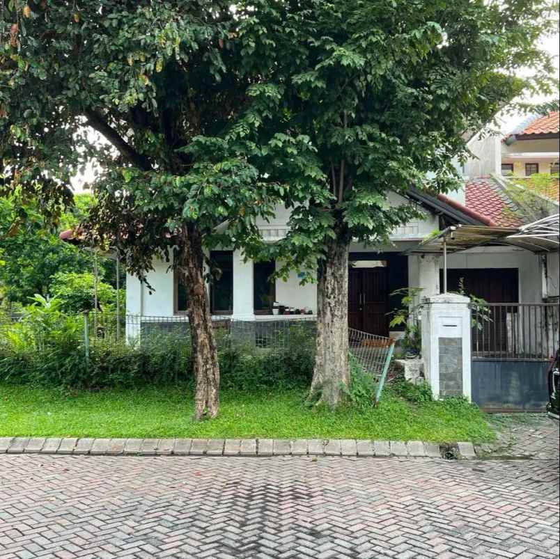 dijual rumah hook mewah di graha famili kota surabaya