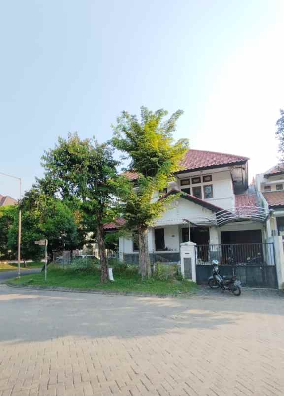 dijual rumah hook mewah di graha famili kota surabaya