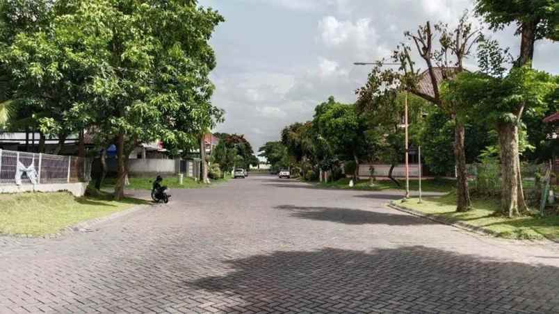 dijual rumah hook mewah di graha famili kota surabaya