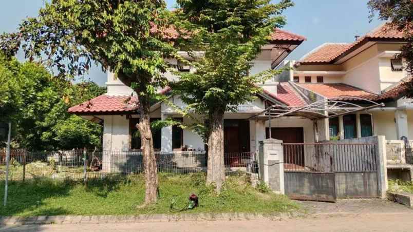 dijual rumah hook mewah di graha famili kota surabaya