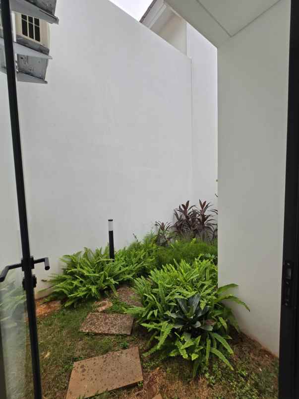 dijual rumah jalan aria putra