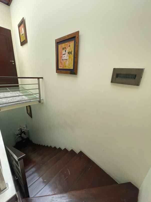 dijual rumah jalan benda kemang