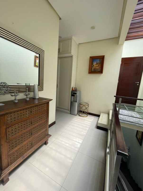 dijual rumah jalan benda kemang