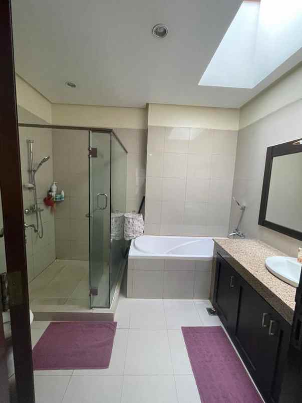 dijual rumah jalan benda kemang