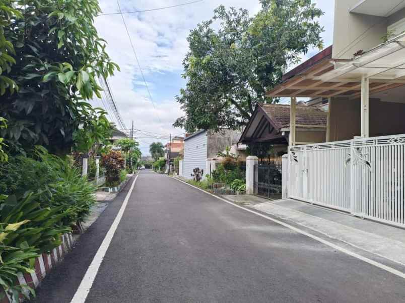 dijual rumah jalan borobudur