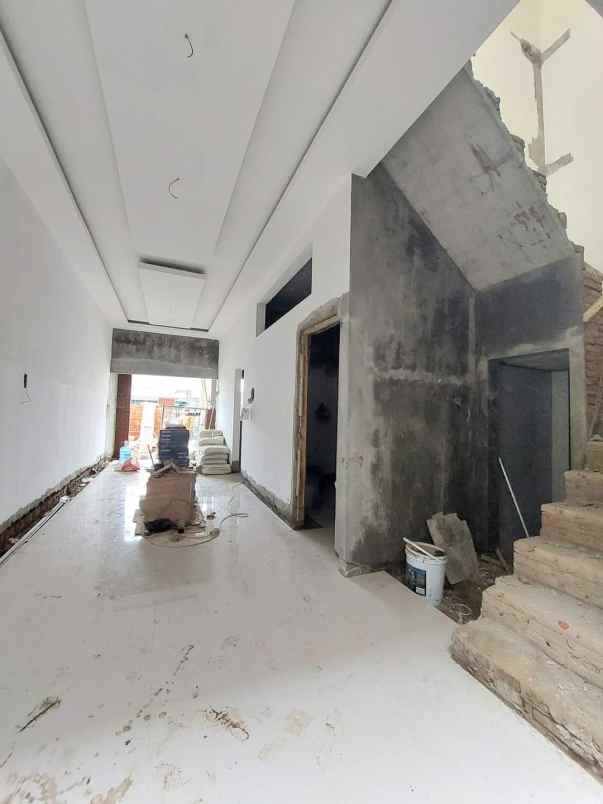 dijual rumah jalan borobudur