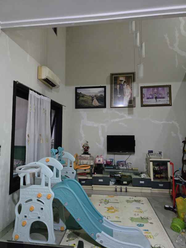 dijual rumah jalan central park a yani
