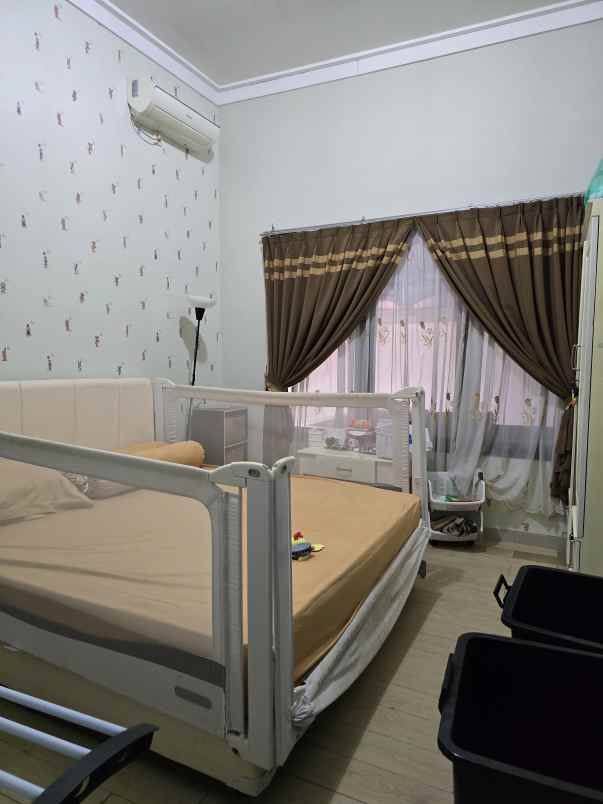 dijual rumah jalan central park a yani