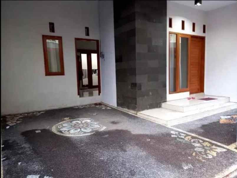 dijual rumah jalan diponegoro sesetan