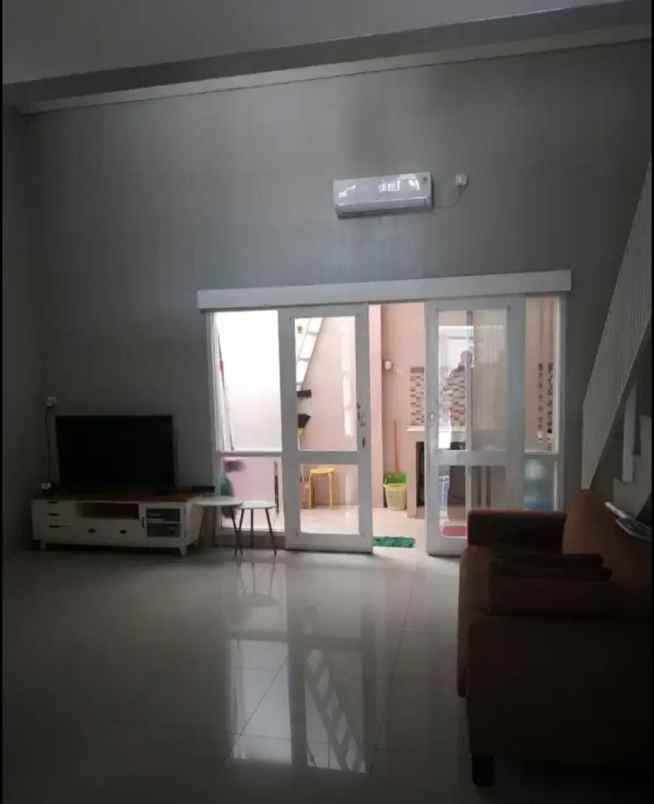 dijual rumah jalan gadobangkong