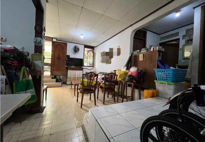 dijual rumah jalan kaparinyo kel kelapa