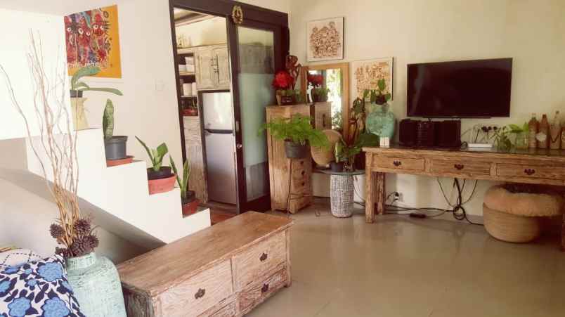 dijual rumah jalan merak