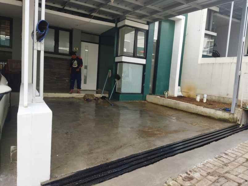 dijual rumah jalan permana