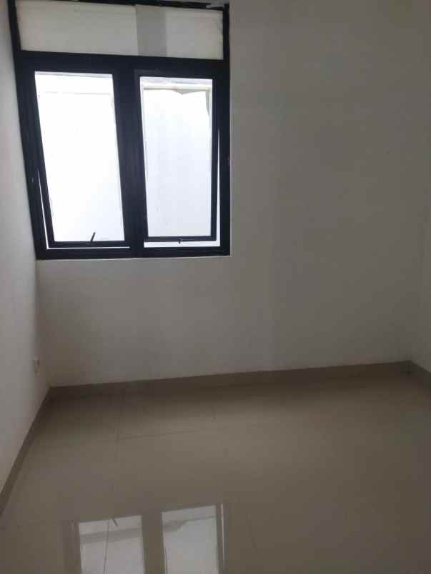 dijual rumah jalan permana