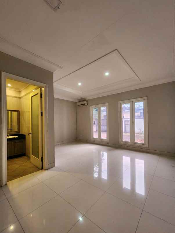 dijual rumah jalan raya bangka kemang